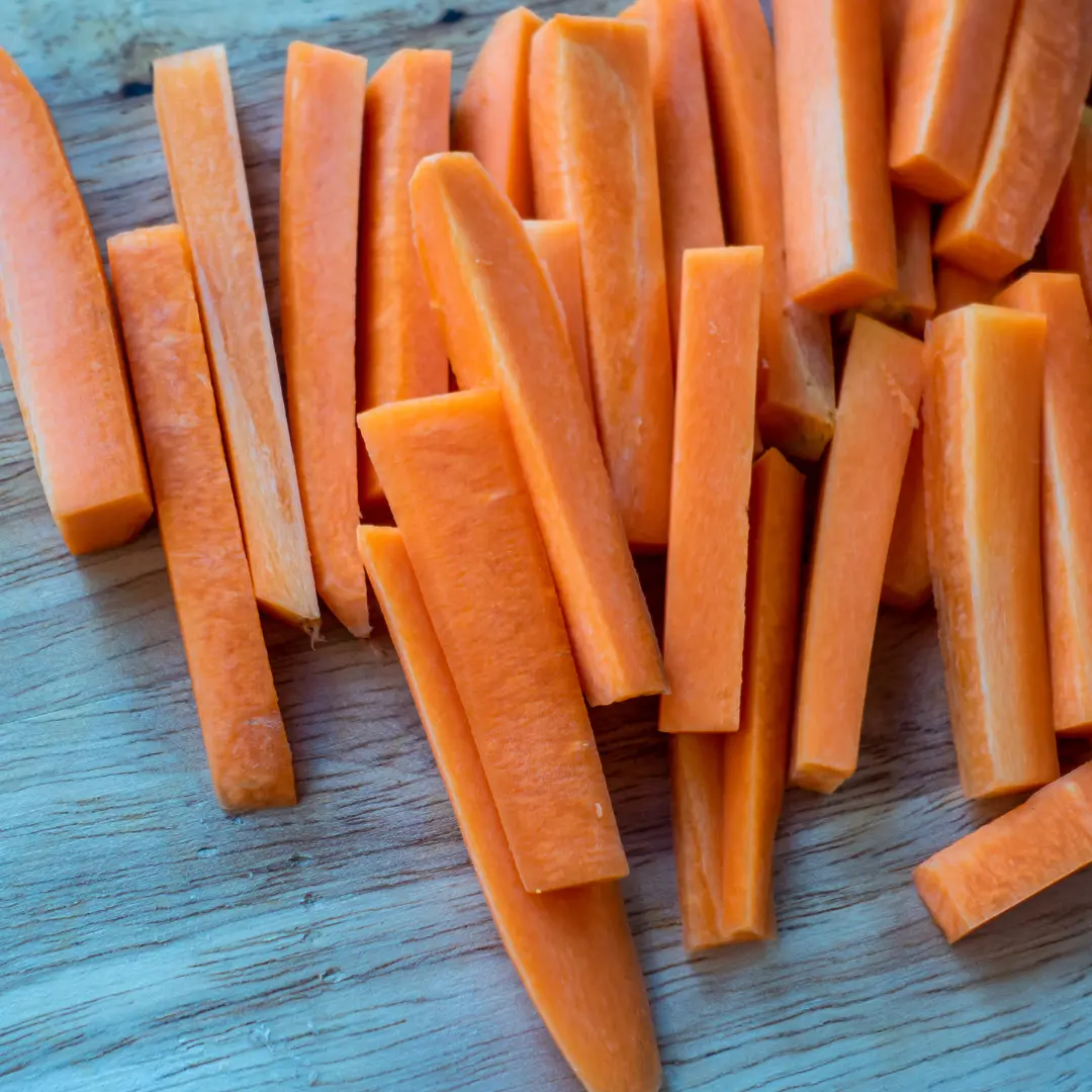 Can rabbits eat carrots? Carrot slices